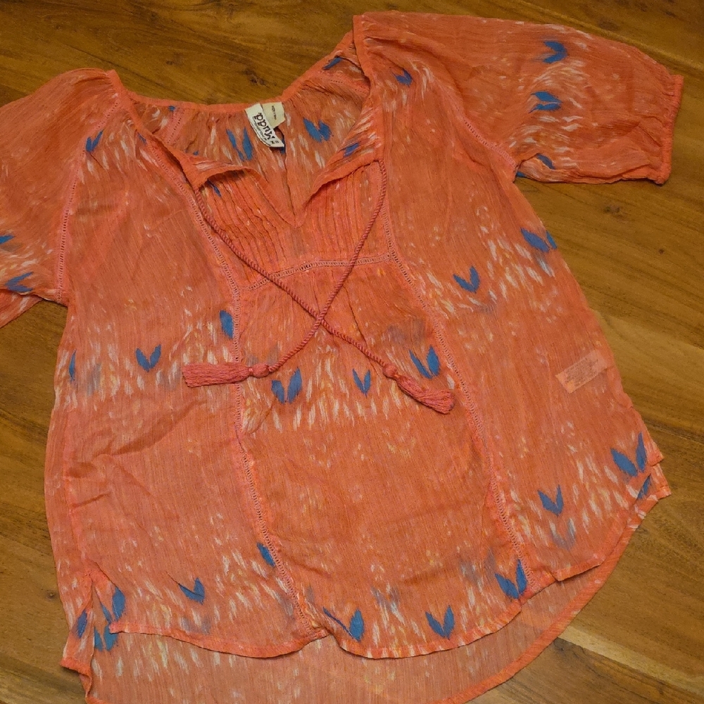 Mudd Coral Peasant Tie-Front Tunic with Blue Accent Print